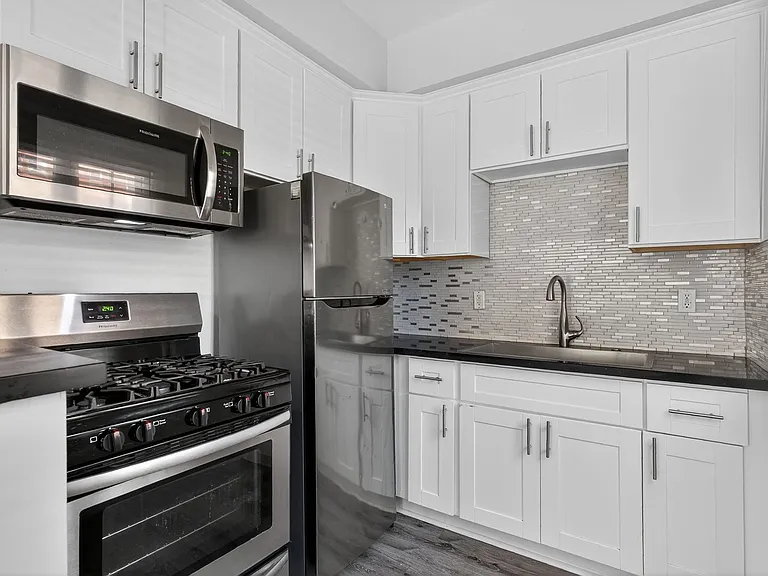 405 W 3rd Street — Photo 4