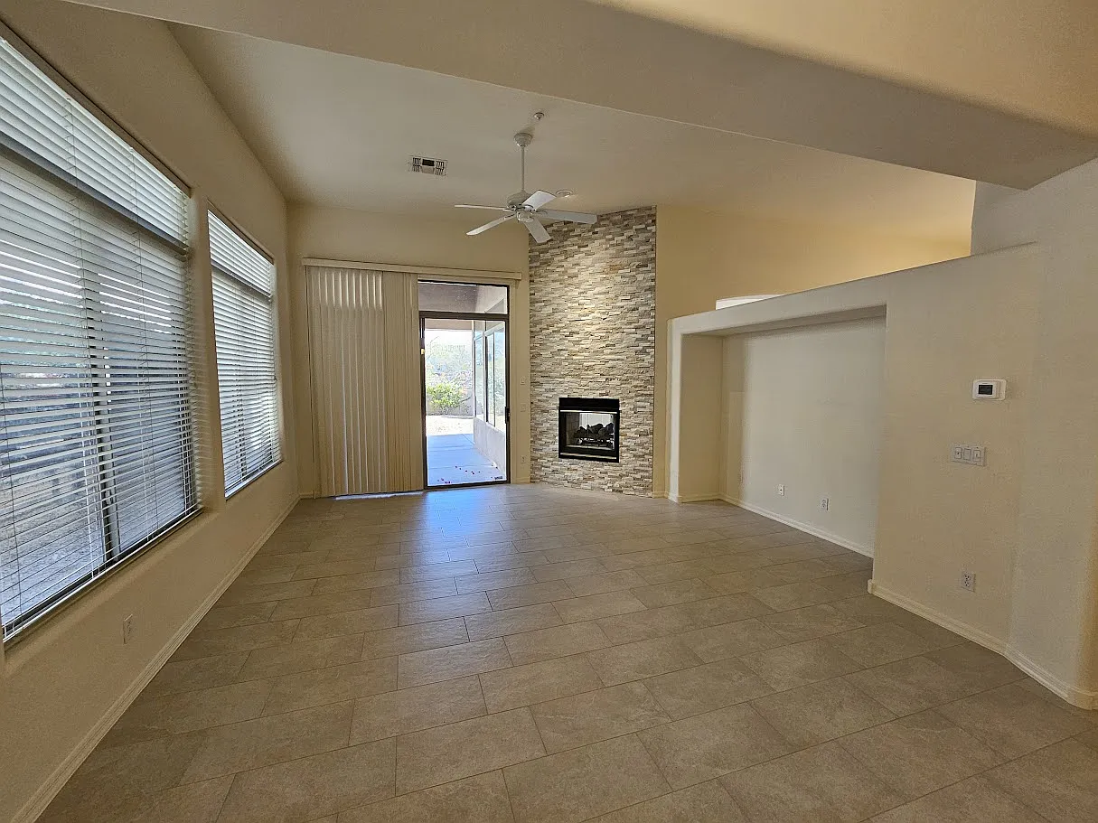 3 bed, 2423 sqft, $3,950 — Photo 4