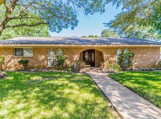 2422 Sir Guy Rd, Grand Prairie, TX 75050