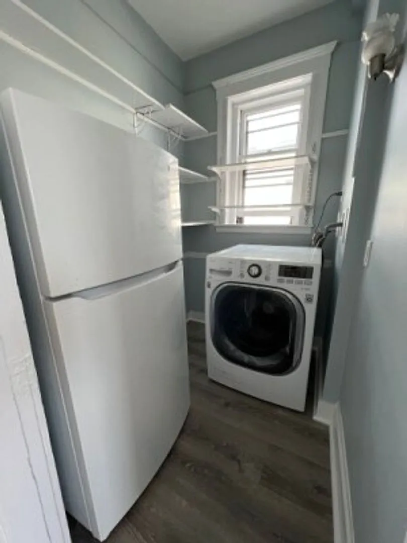 Great Location! Dishwasher, Pet Friendly, Back Porch, And Laundry-in-unit — Photo 3