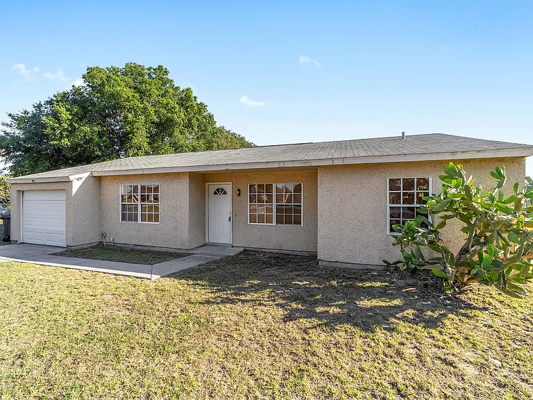 325 Oak Track Crse — Photo 2
