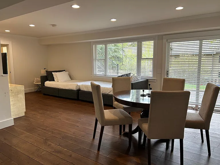 Bottom bedroom