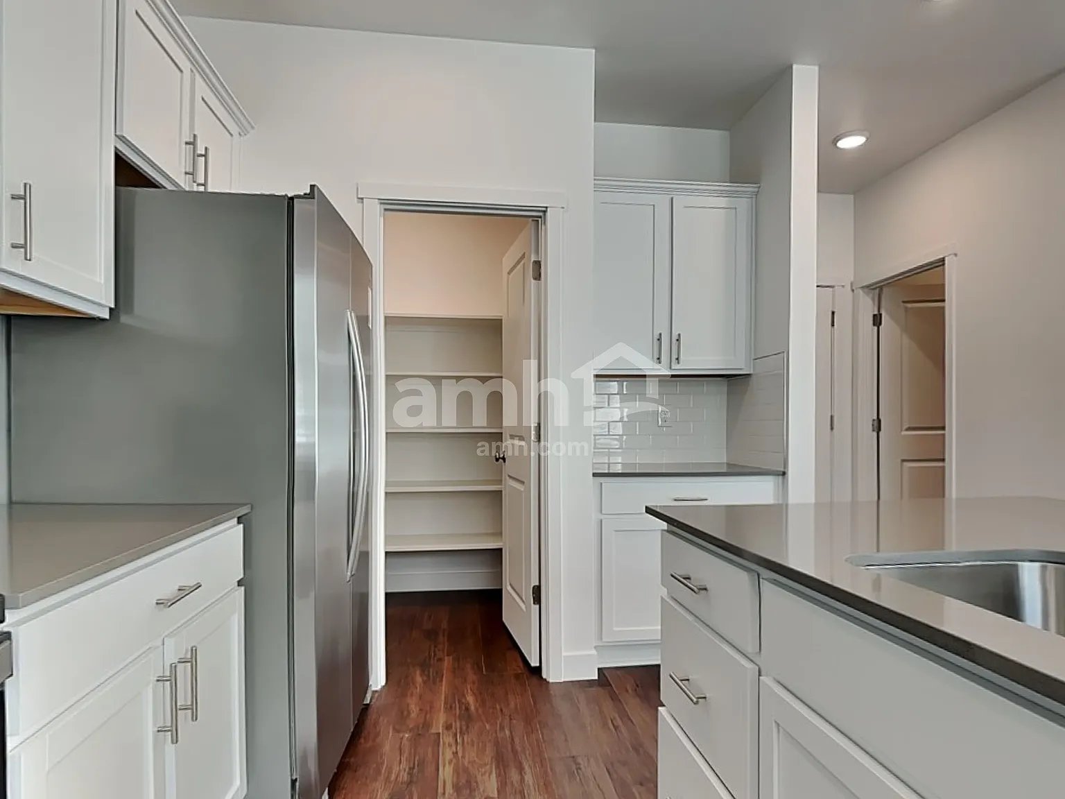 4 bed, 2.5 bath, 2208 sqft, $3,300 — Photo 3