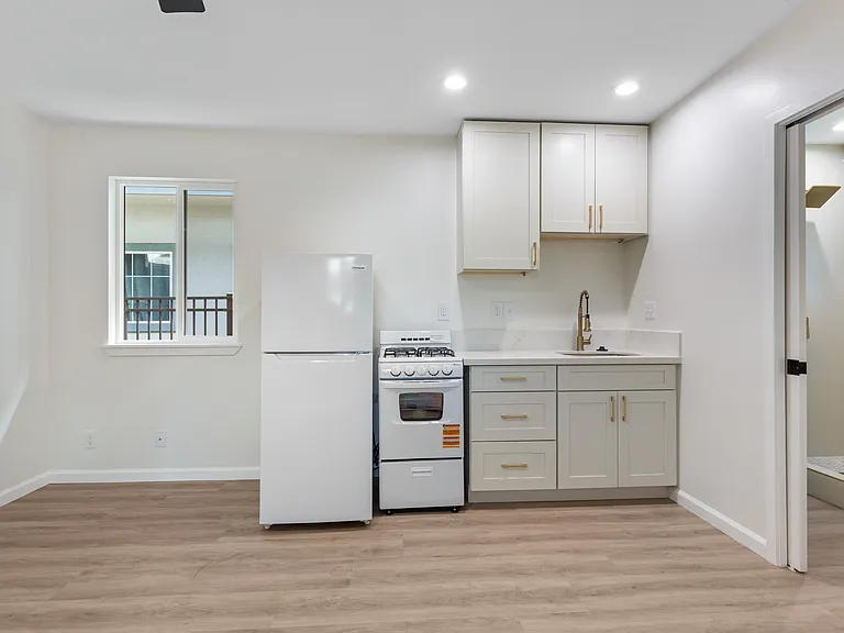 1861 Kapiolani Blvd #E — Photo 1