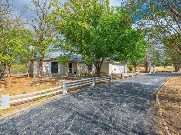 123 Walker Dr, Center Point, TX 78010