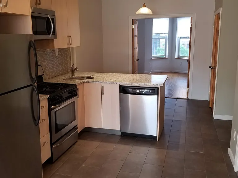 422A 4th Ave #3 — Photo 2