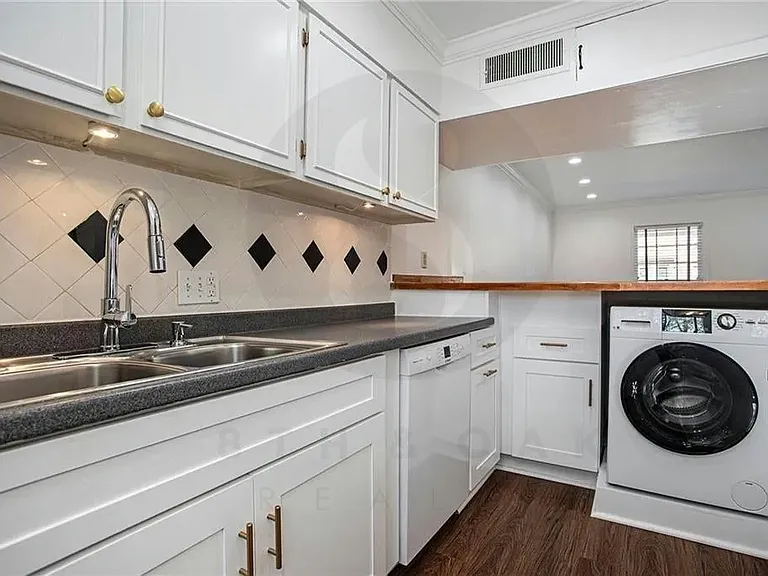 3121 Colonial Way #E — Photo 9