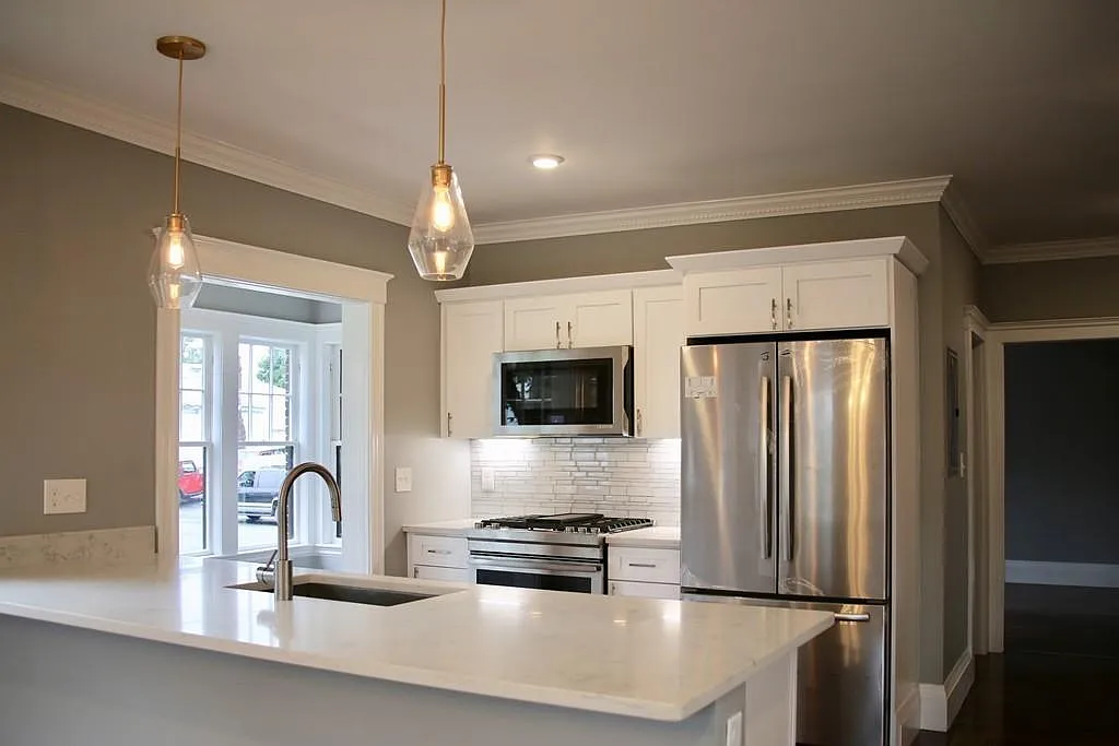 5 bed, 2500 sqft, $4,500 — Photo 4