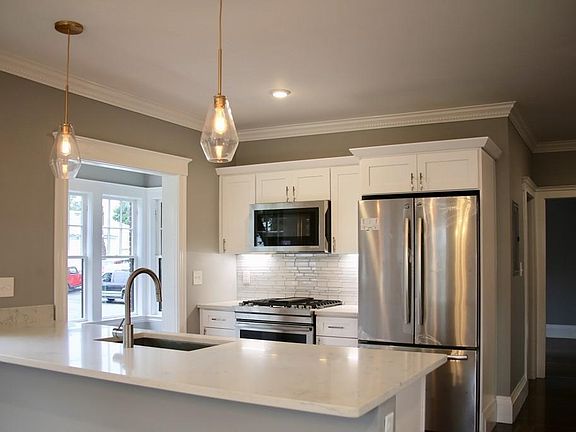 4th image of 81 Butler St Unit 2