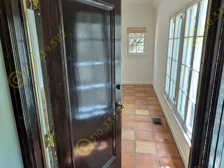 118 S Camden Dr #D — Photo 2
