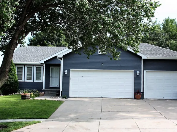 2301 Chanticleer Ct, Lincoln, NE 68521