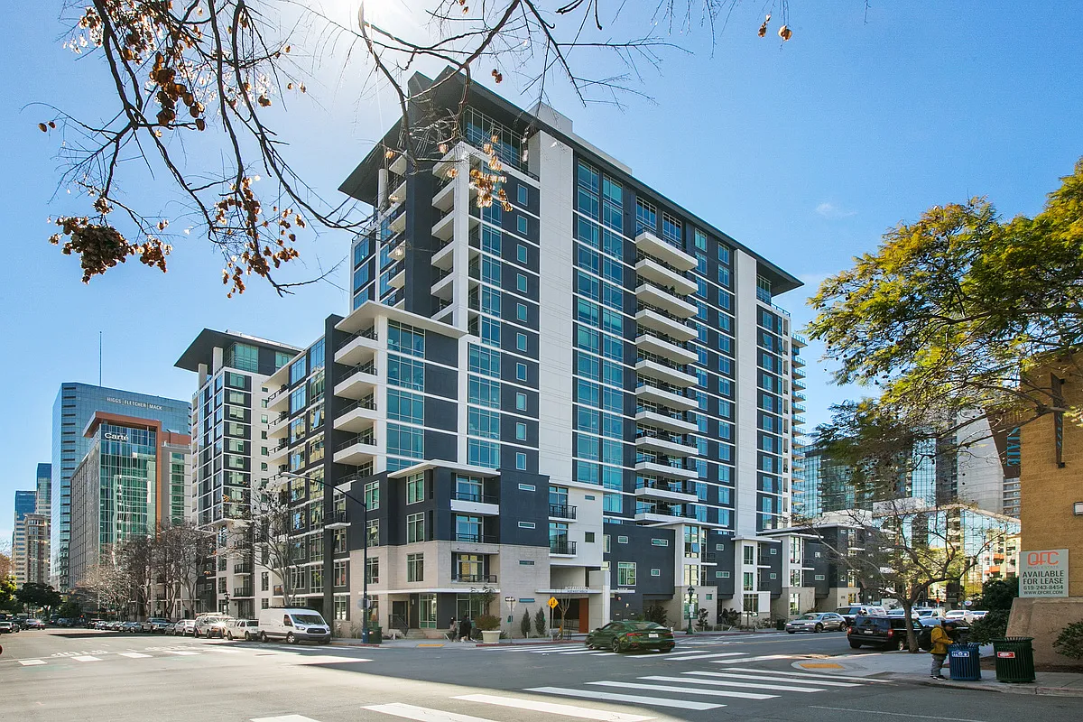 1 bed, 585 sqft, $4,200 — Photo 2
