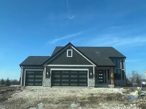 W251N2385 Valleyview CIRCLE, Pewaukee, WI 53072