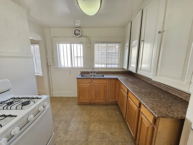 3510 White House Pl — Photo 5