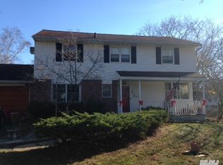 1 Windham Cres, Kings Park, NY 11754