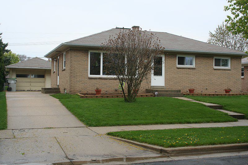 Beautiful Brick Home Within Walking Distance to Park