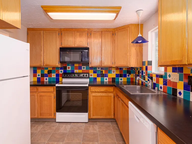 1309 Pineview St — Photo 3