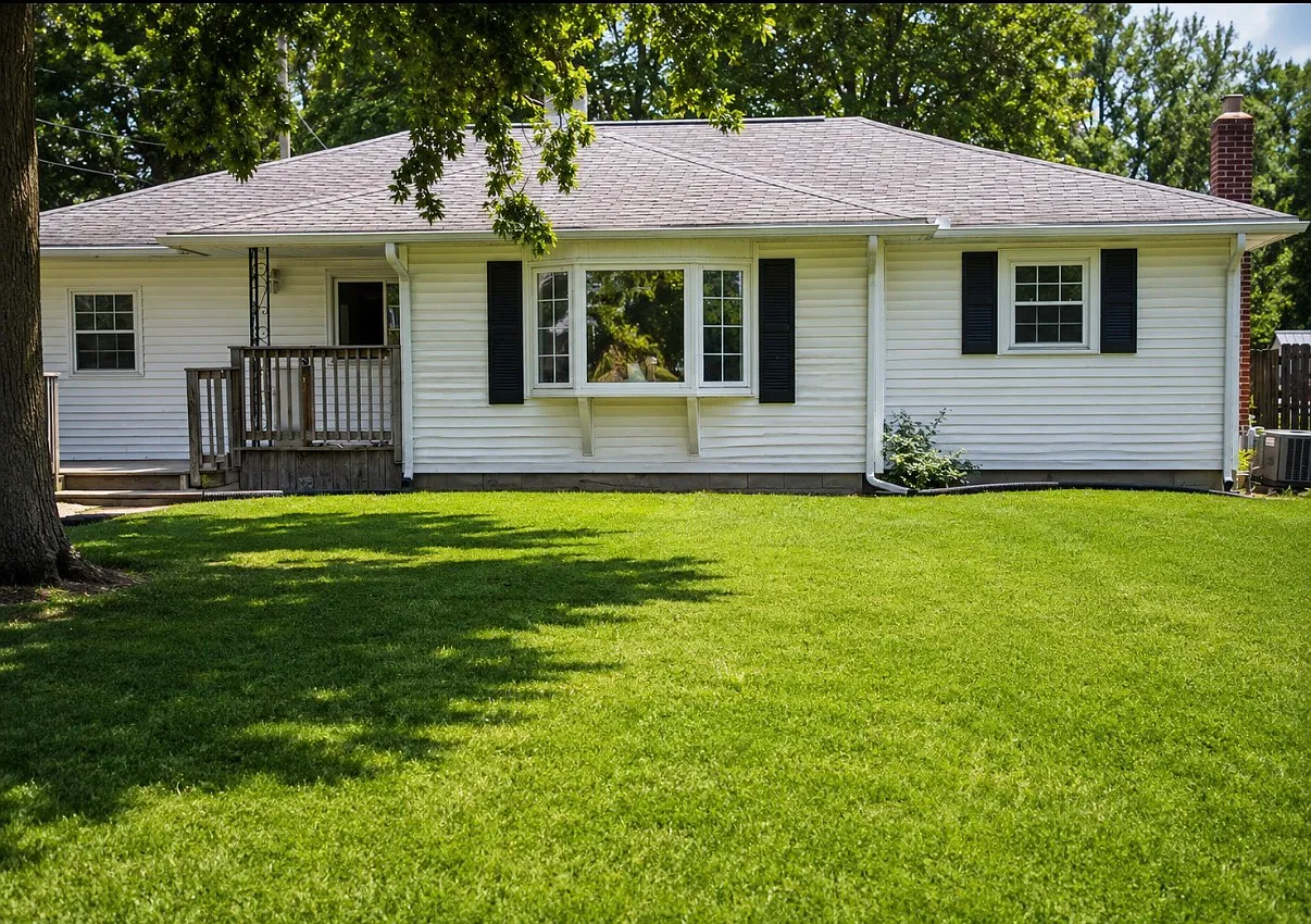 3 bed, 1305 sqft, $1,395 — Photo 1