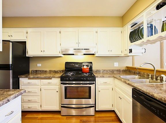 4th image of 28W371 Rogers Ave