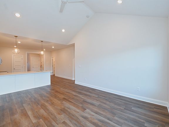 4th image of 102 Annleeken Dr