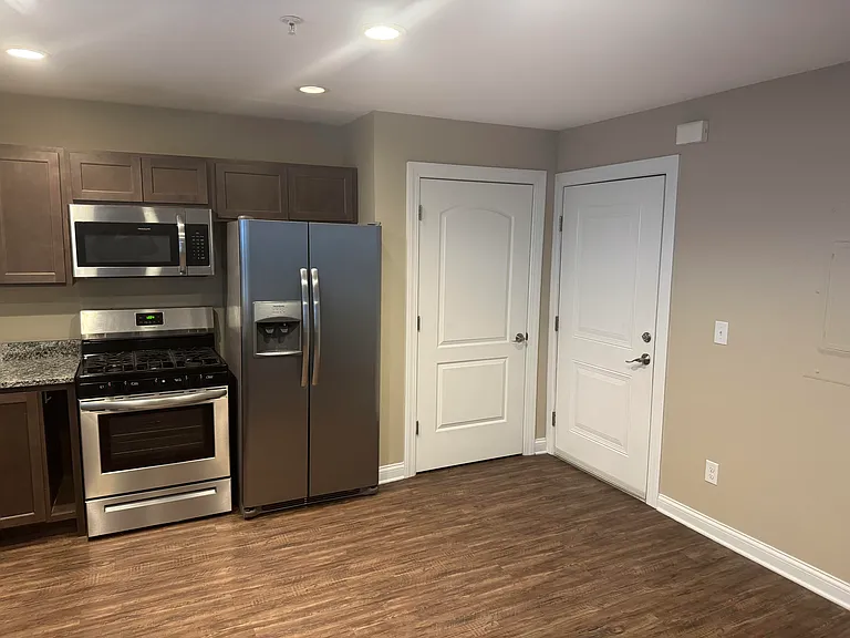 465 Burch St #4 — Photo 8