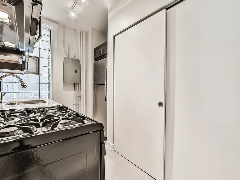 846 W Sheridan Rd #1 — Photo 6