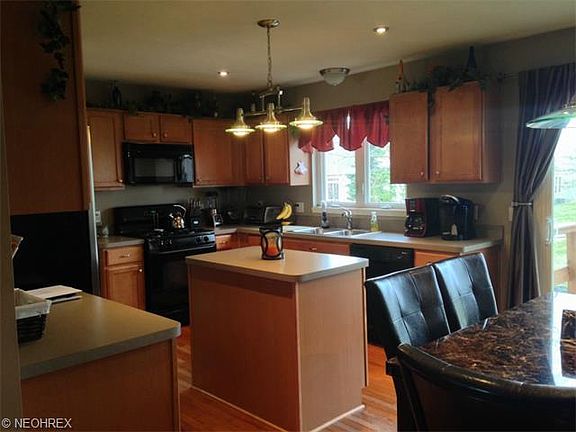 5th image of 922 Caxton Ln
