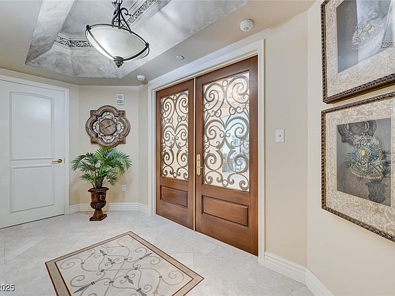 5th image of 2747 Paradise Rd Unit 2201