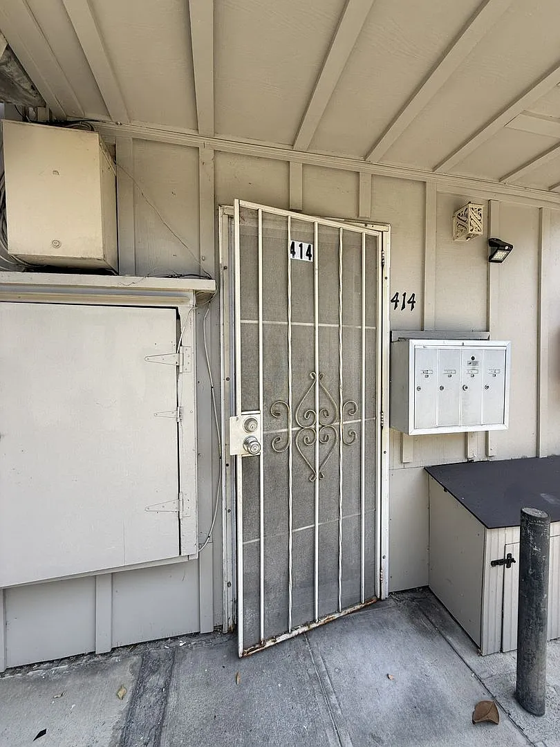 1 bed, 1.0 bath, $2,300 — Photo 2