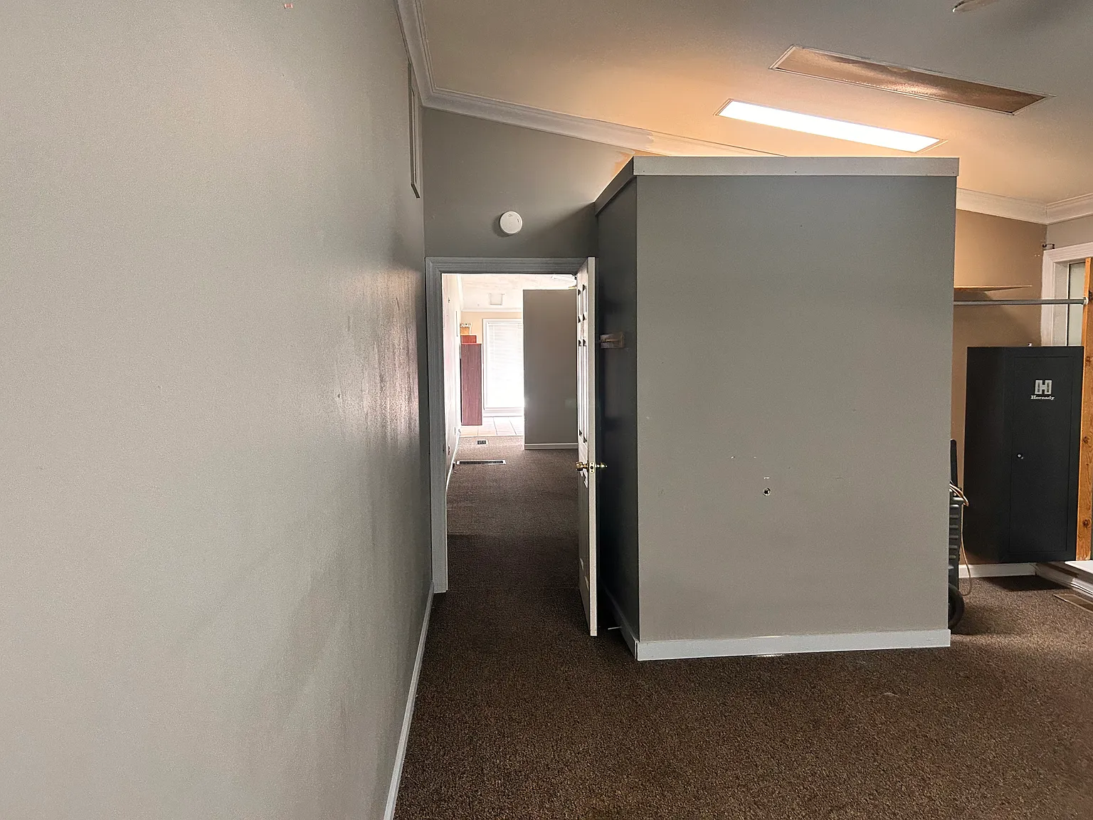 Studio, 2550 sqft, $1,950 — Photo 4