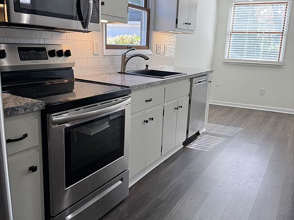 Newer appliances & lighting fixtures