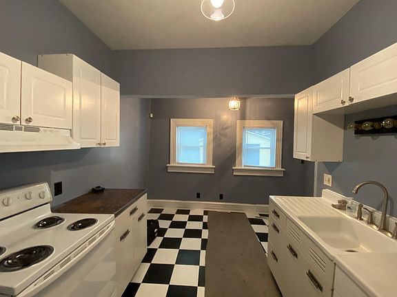 Kitchen - Space for a table and chairs