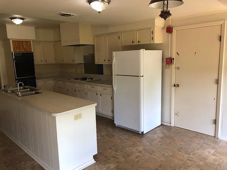 214 Lewis St — Photo 11