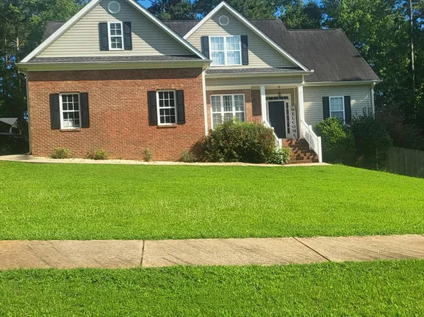 228 Lake Chase Dr N, Griffin, GA 30224