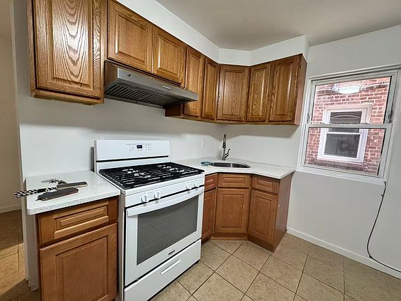 2nd image of 3143 Sands Pl Floor 1