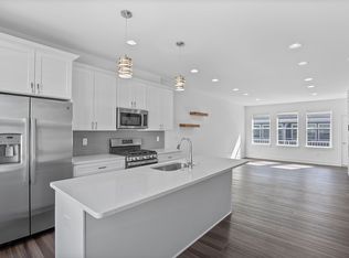 2927 Artemis Dr #17, Troy, MI 48085