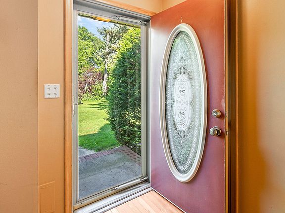 2nd image of 1024 Holden Pl