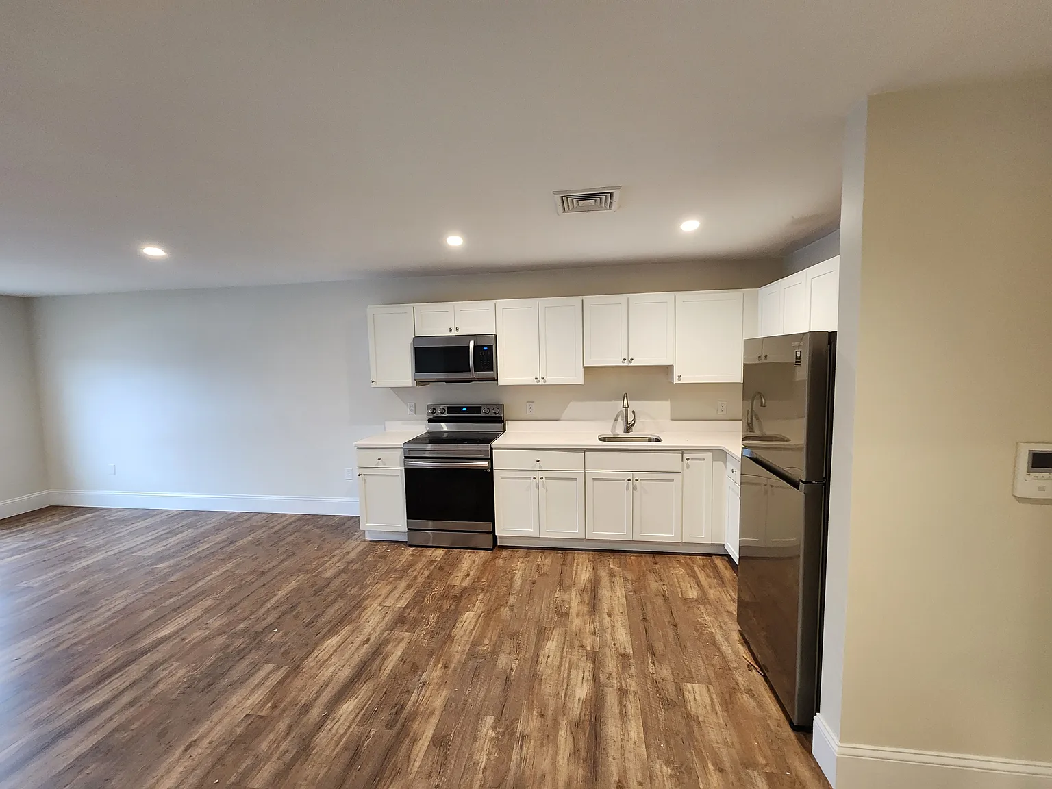 1 bed, 720 sqft, $2,300 — Photo 3