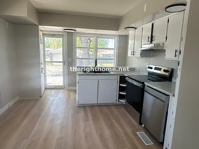4525 N 70th St — Photo 7