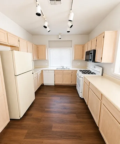 6801 Squaw Mountain Dr #203 — Photo 4
