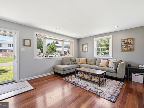 3rd image of 2029 Terrace Dr