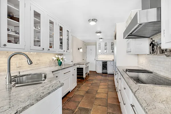 Sold by Douglas Elliman | media 29