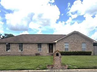 917 Malibu Dr, Hinesville, GA 31313