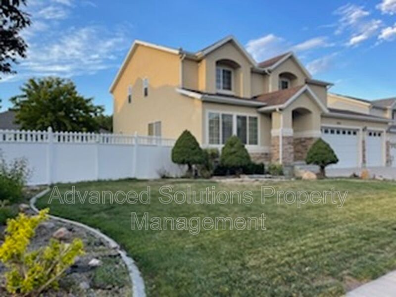 1st image of 1556 W Dowry Ct