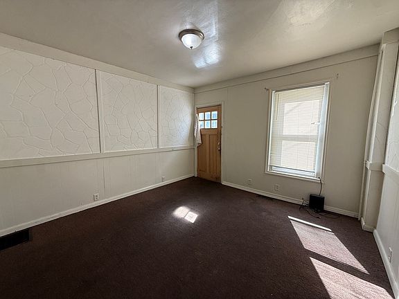 3rd image of 525 1/2 Elliger St
