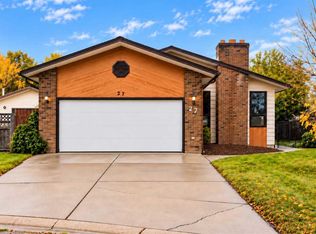 27 SW Beaverrun Pl N, Lethbridge, AB T1H5Y6
