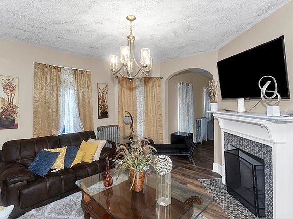 3rd image of 25 Dresden St