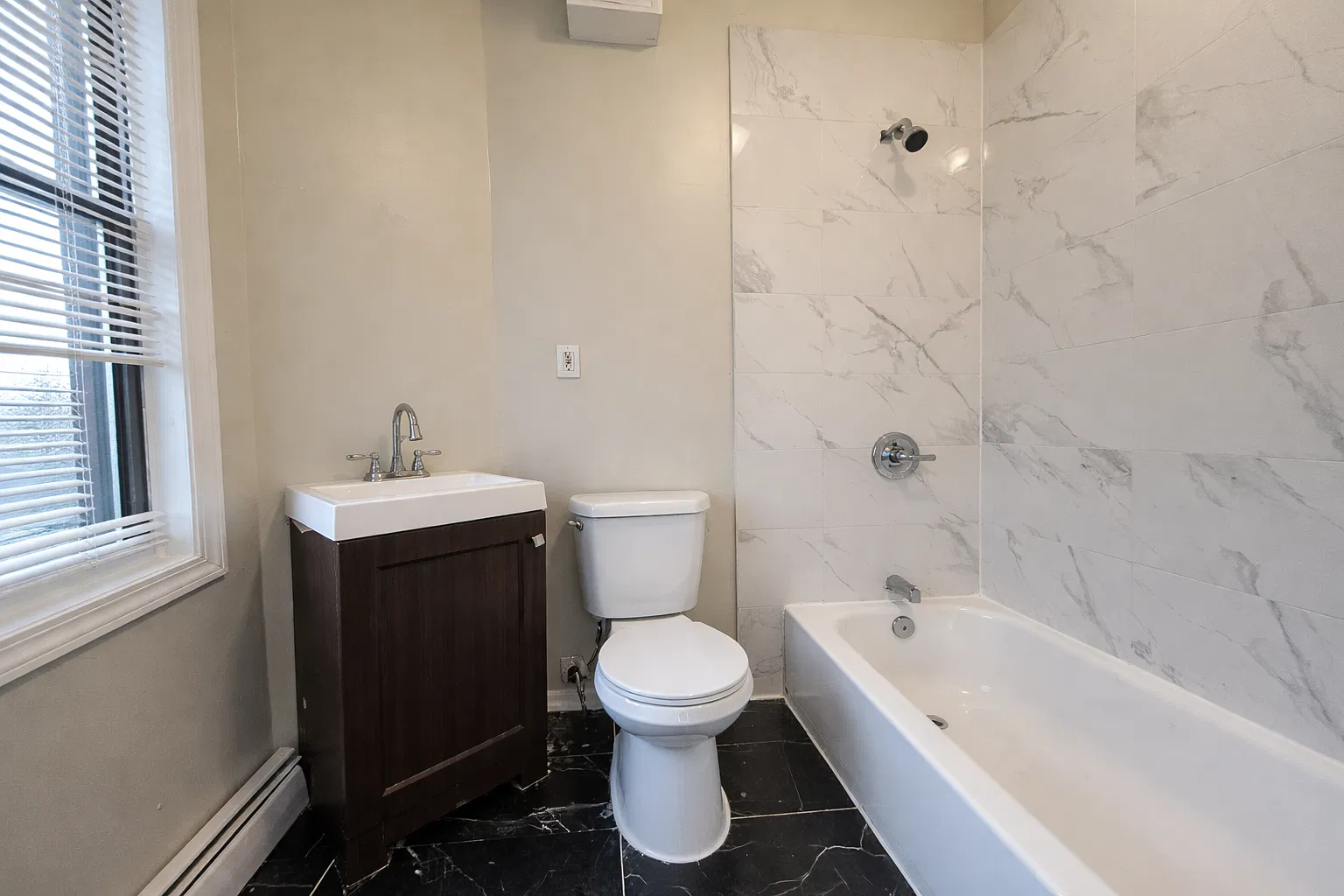 3 bed, 1200 sqft, $2,045 — Photo 3