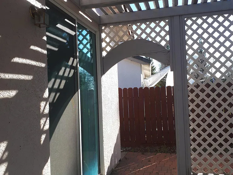 920 Rathbone Cir — Photo 27