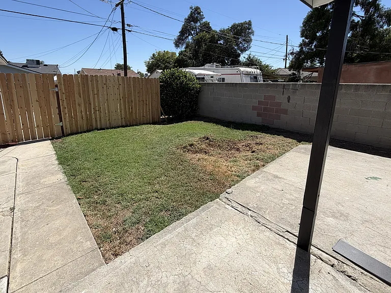 1207 El Tejon Ave — Photo 13
